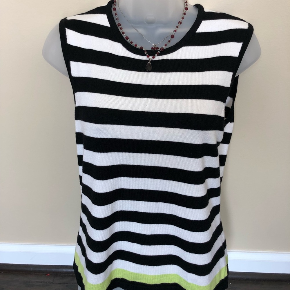 🌸Liz Claiborne sleeveless sweater🌸